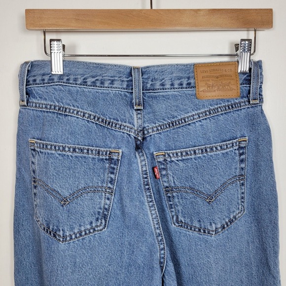 Levi's Premium 80s Mom Jeans Size 28 High Rise Vintage-Inspired Denim - Picture 8 of 10